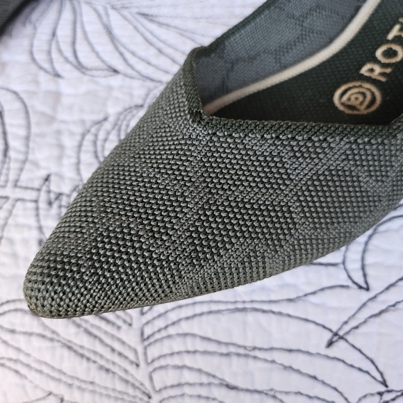 EUC Rothy's The Point Safari Green Giraffe Women’s Size 6.5 - Picture 5 of 16